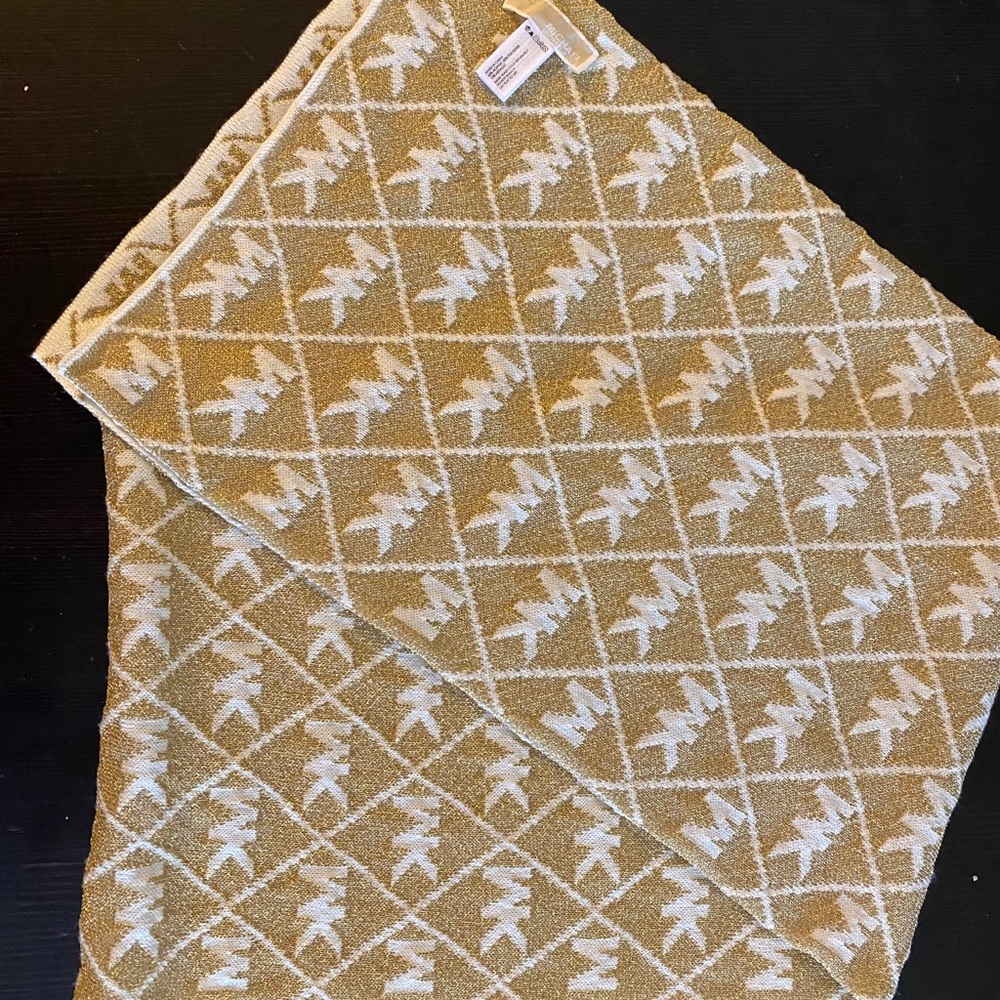 MK Shawl